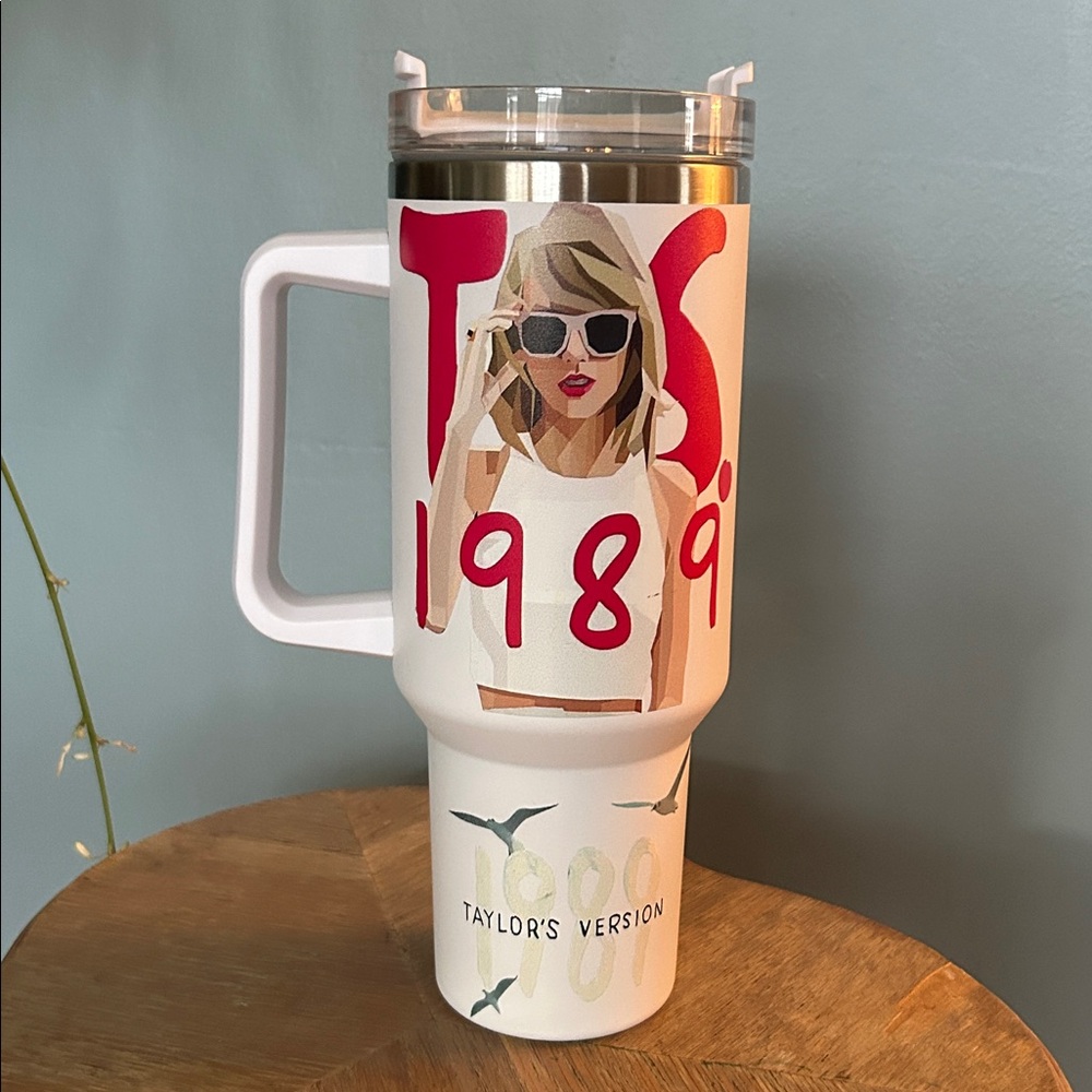 Swiftie Tumbler Taylor Swift 1989 Taylor’s Version Water Bottle NEW Collectibles